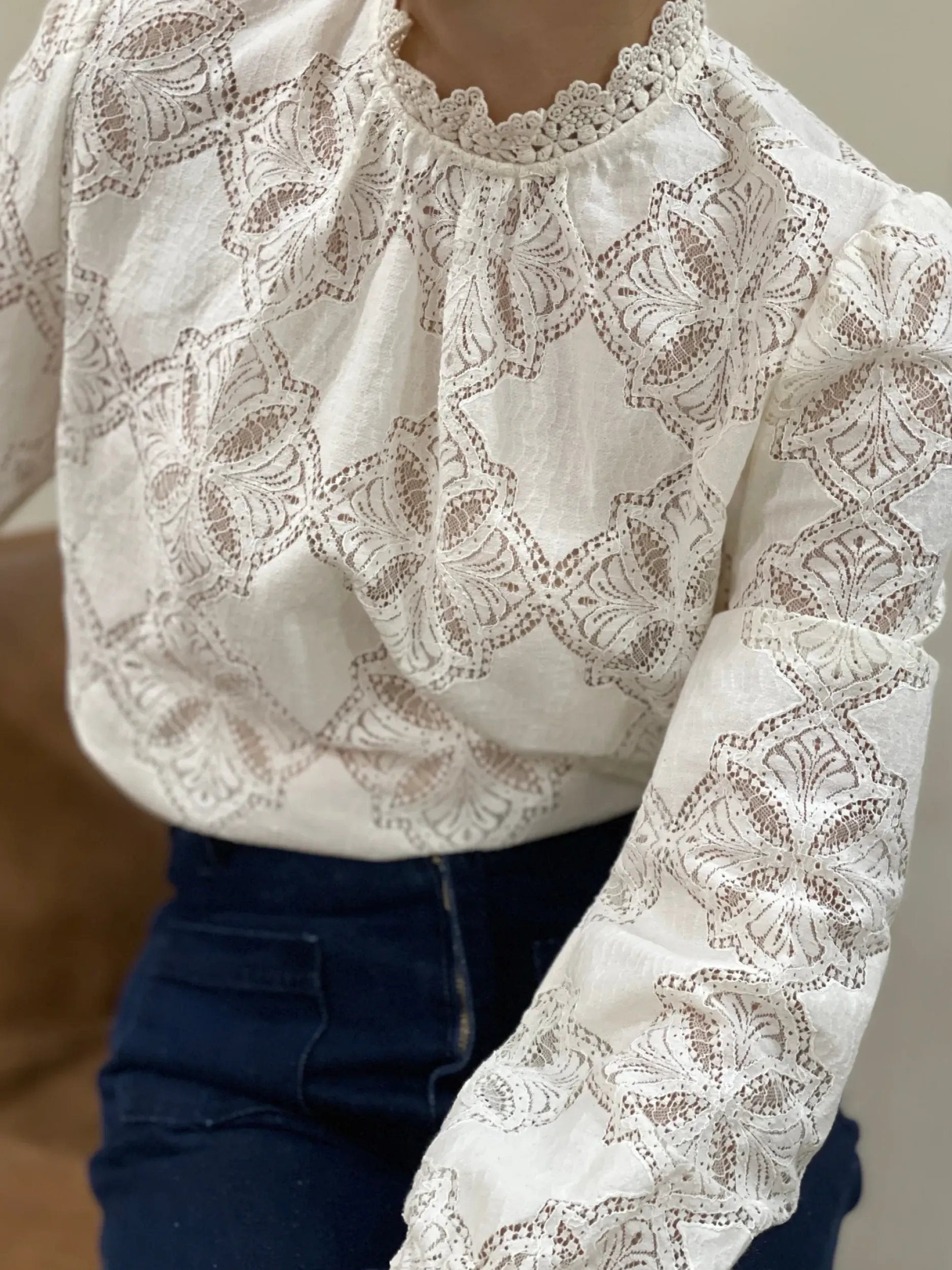 Hot HippieChic Chemise Dentelle Col Montant