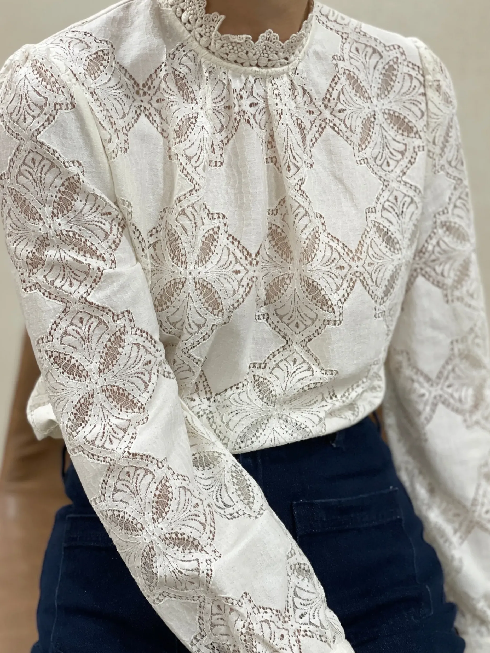 Hot HippieChic Chemise Dentelle Col Montant