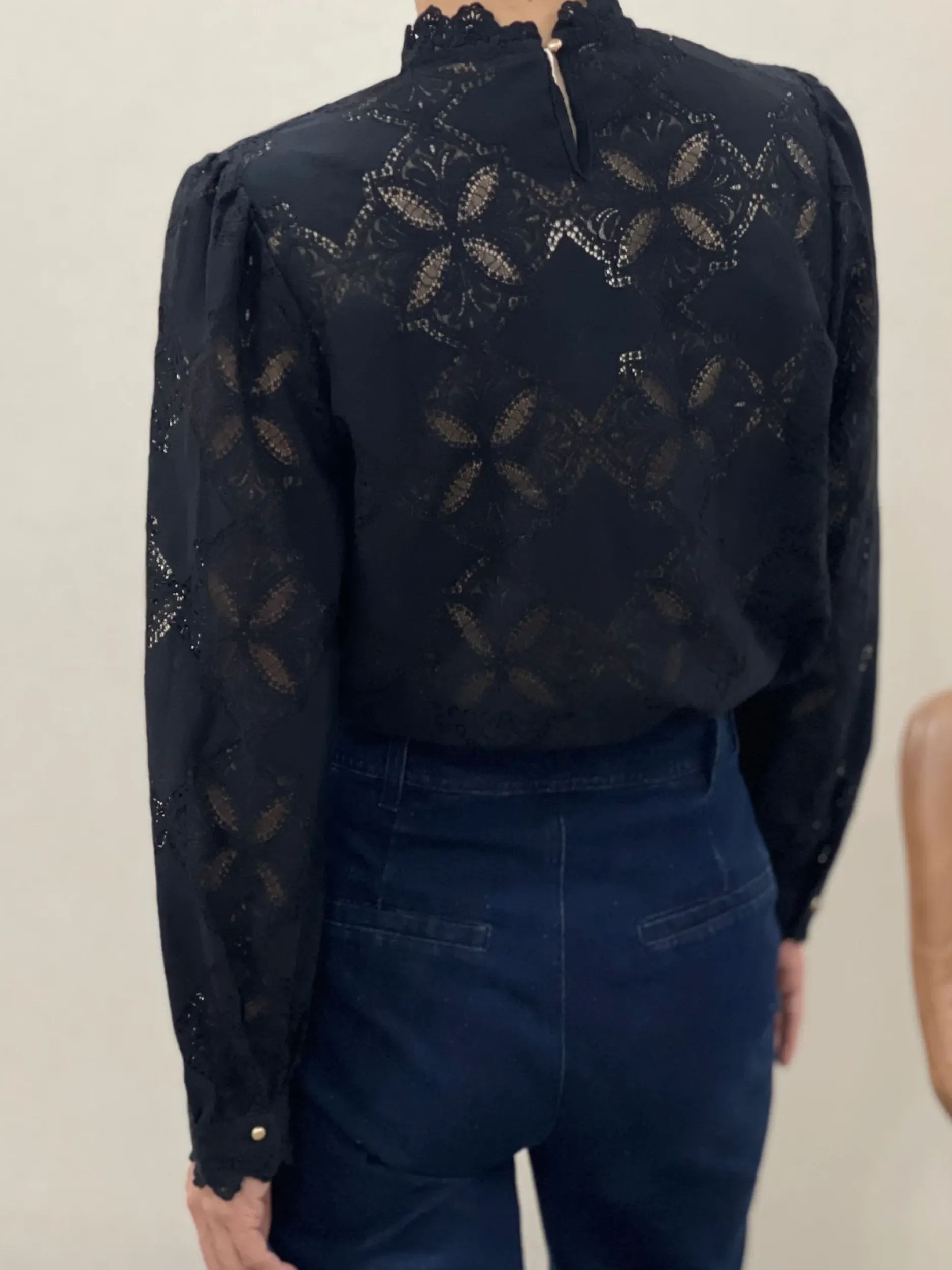 Hot HippieChic Chemise Dentelle Col Montant