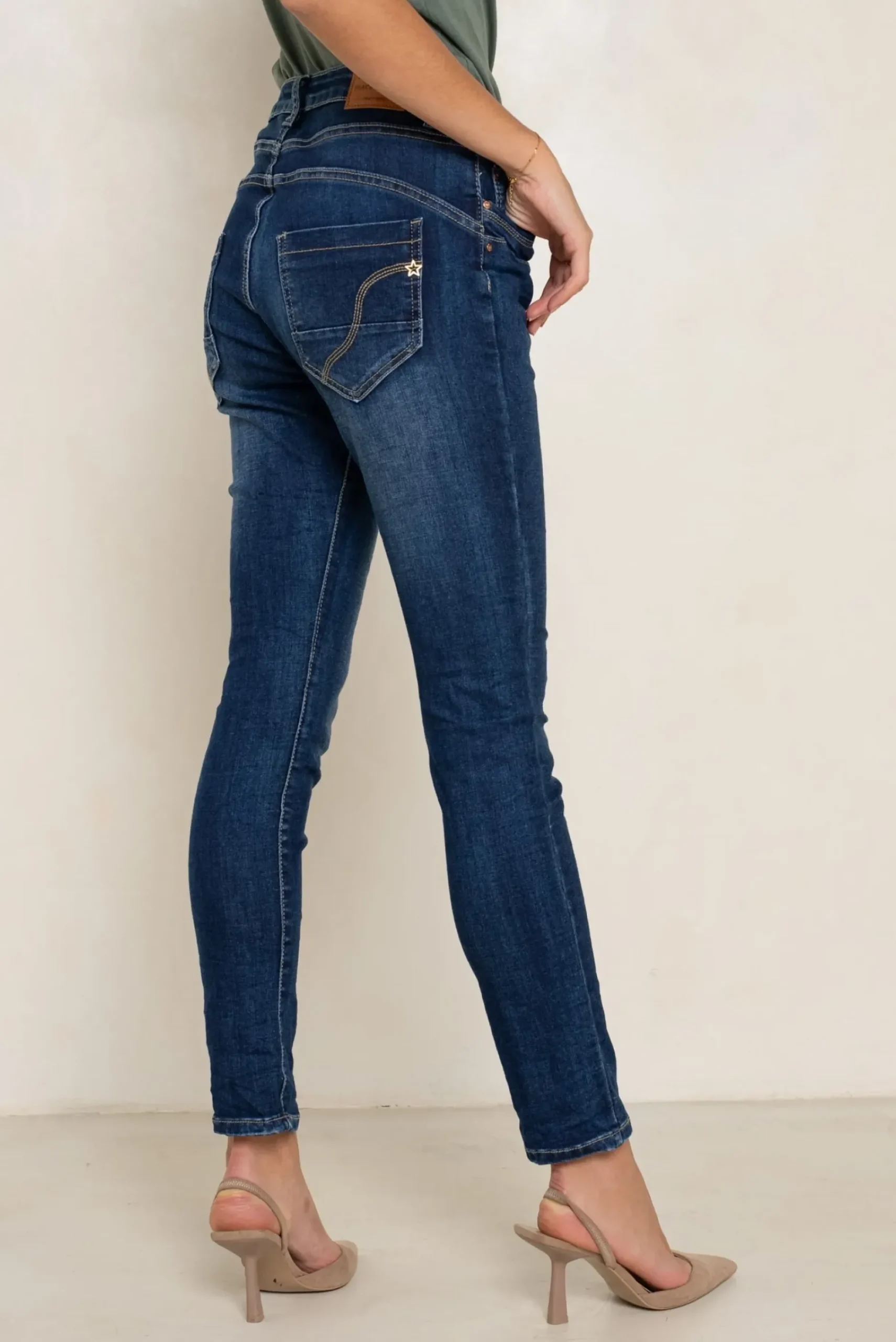 New HippieChic Jean Fit 5 boutons